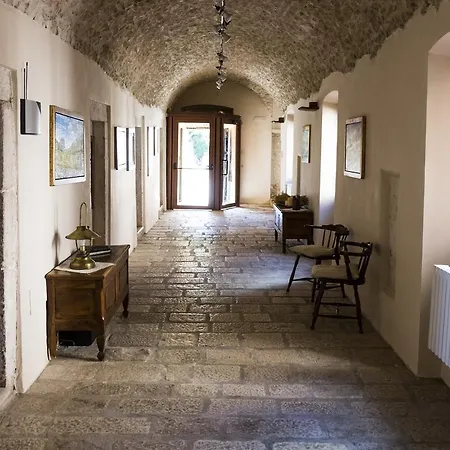 מלון Convento Di San Colombo Dimora Storica 3*